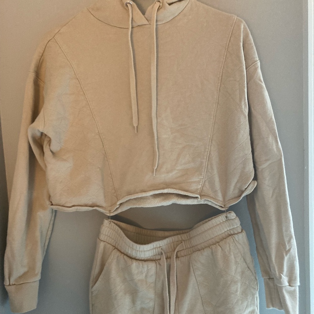 Comfy two-piece sweatshirt and pants